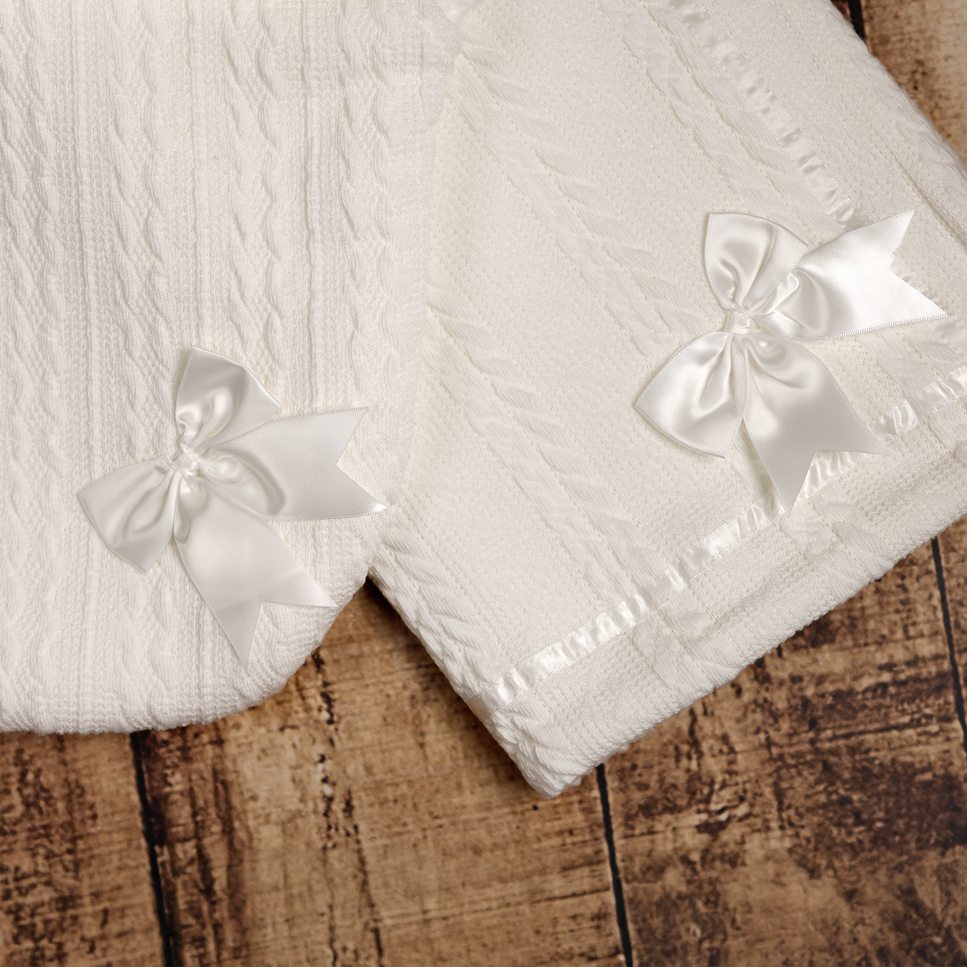 White Cable Swaddle Wrap w/Bow : SW188-W